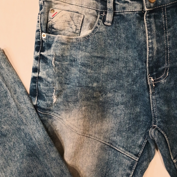 Stylish Men's Slim Denim Jeans - Picture 4 of 8